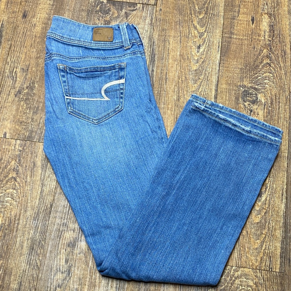American Eagle Outfitters size 2  Classic‎ Blue Straight Leg Jeans stretch comfy